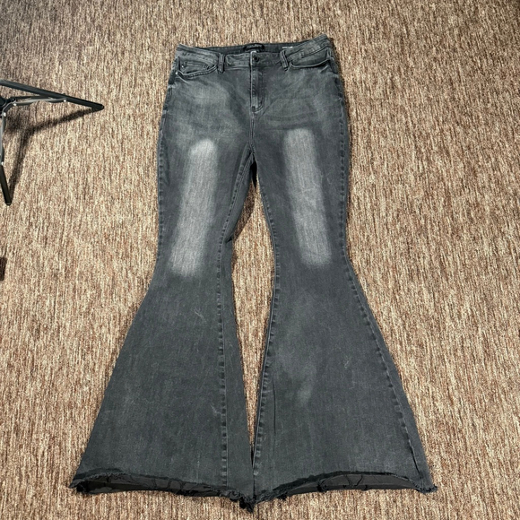 Judy Blue Denim - Judy Blue Super Flare Jeans Black Wash Distressed Hem Bell Bottom 15/32